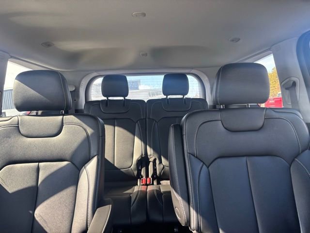 Used 2023 Jeep Grand Cherokee L Limited w/ Black Appearance Package image 12