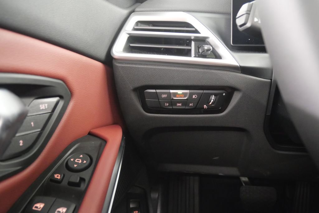 Used 2025 BMW 330i Sedan w/ Premium Package image 18