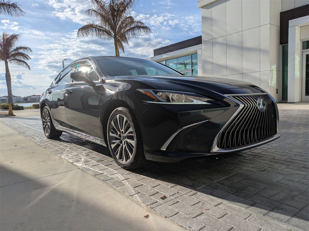 Used 2020 Lexus ES 300h w/ Premium Package image 2