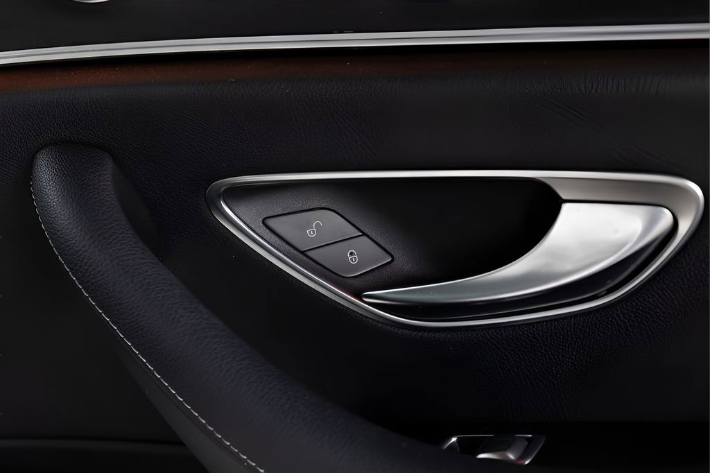 Used 2020 Mercedes-Benz E 350 Sedan image 78