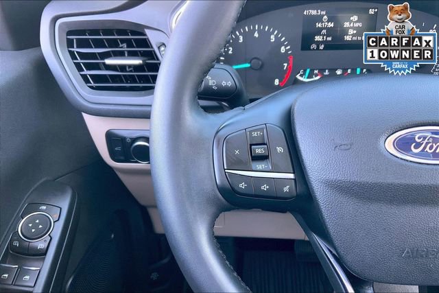 Used 2022 Ford Escape SE w/ SE Sport Appearance Package image 18