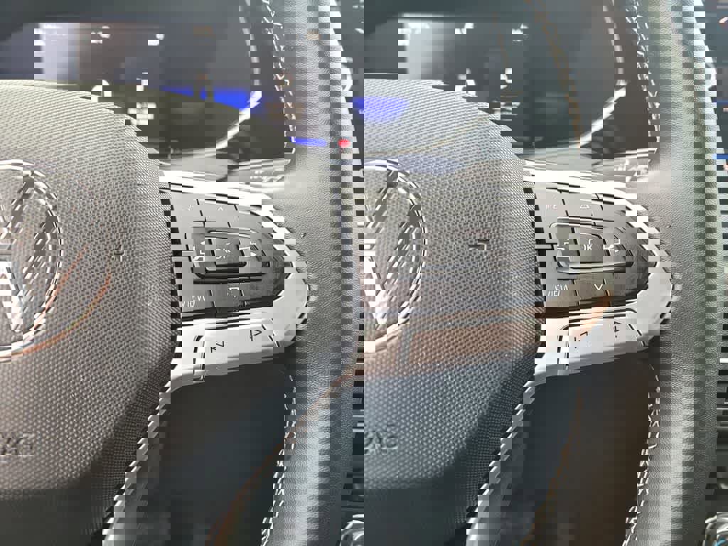 Used 2022 Volkswagen Taos SE w/ Panoramic Sunroof Package image 19