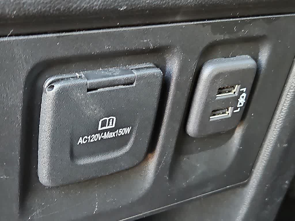 Used 2021 Chevrolet Traverse Premier FWD image 28