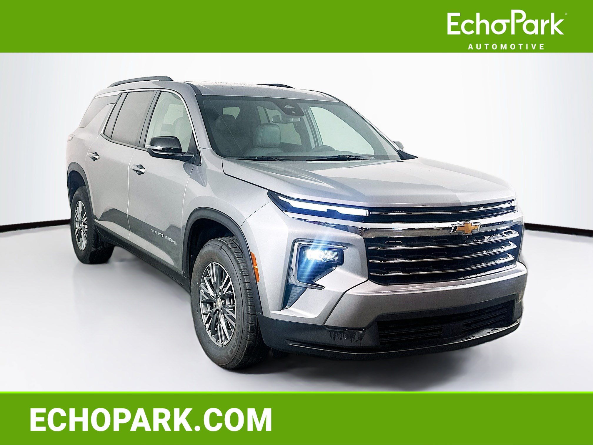 Used 2025 Chevrolet Traverse LT