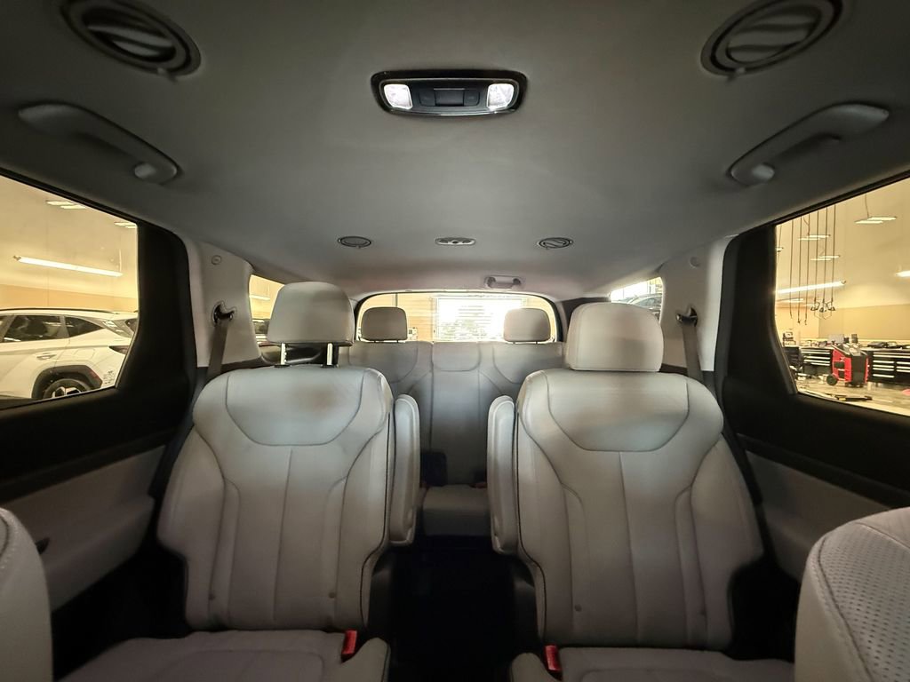 Used 2024 Hyundai Palisade SEL FWD image 32