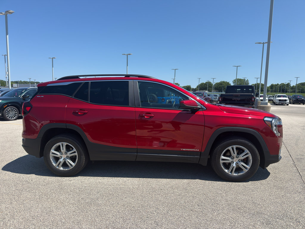 Used 2022 GMC Terrain SLE w/ Driver Convenience Package AWD/4WD image 4