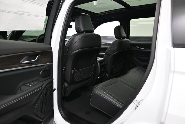 New 2027 Jeep Grand Cherokee Limited w/ Limited Altitude Package AWD/4WD image 18