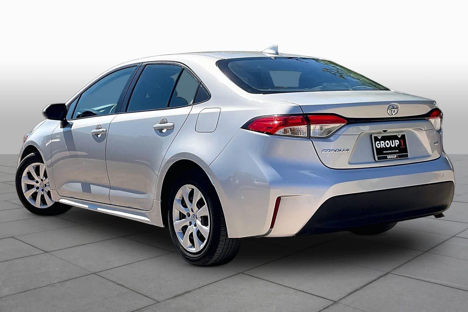 Used 2025 Toyota Corolla LE FWD image 12