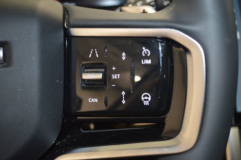 Used 2025 Land Rover Discovery Sport S image 23