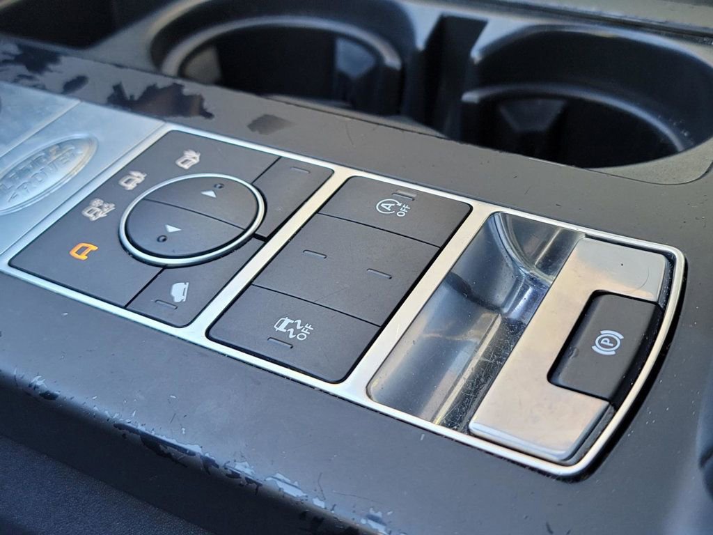 Used 2020 Land Rover Discovery SE image 29