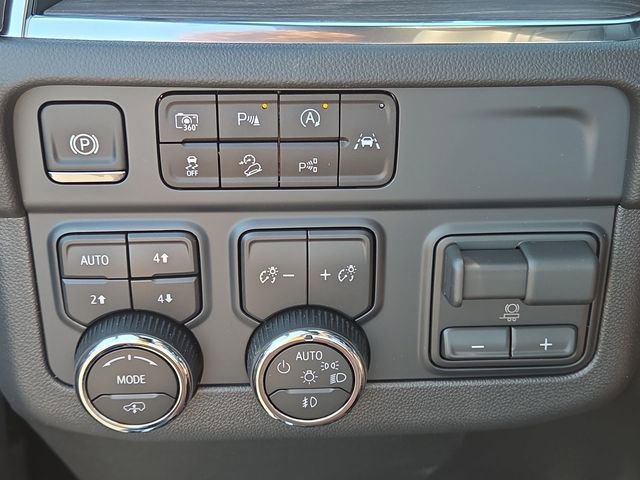 New 2025 Chevrolet Suburban Z71 w/ Z71 Off-Road Package image 18