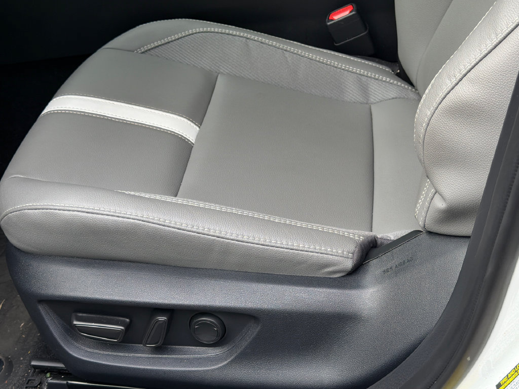 Used 2025 Toyota Camry SE FWD image 20