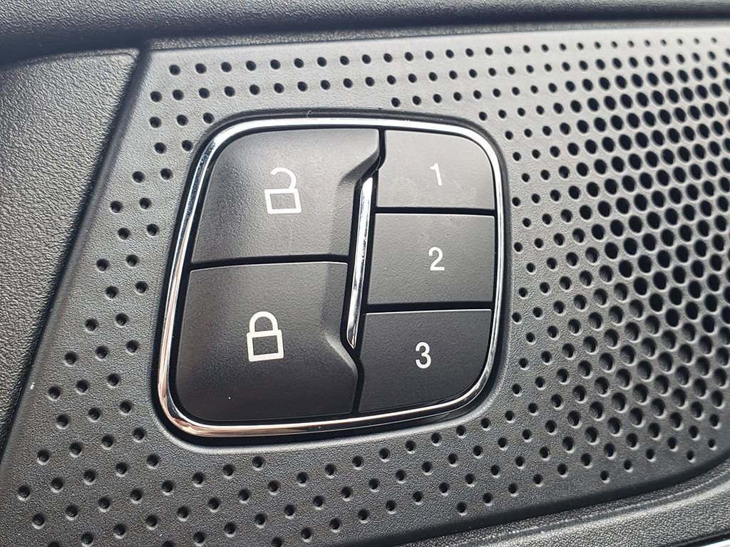 Used 2023 Ford Edge ST image 27