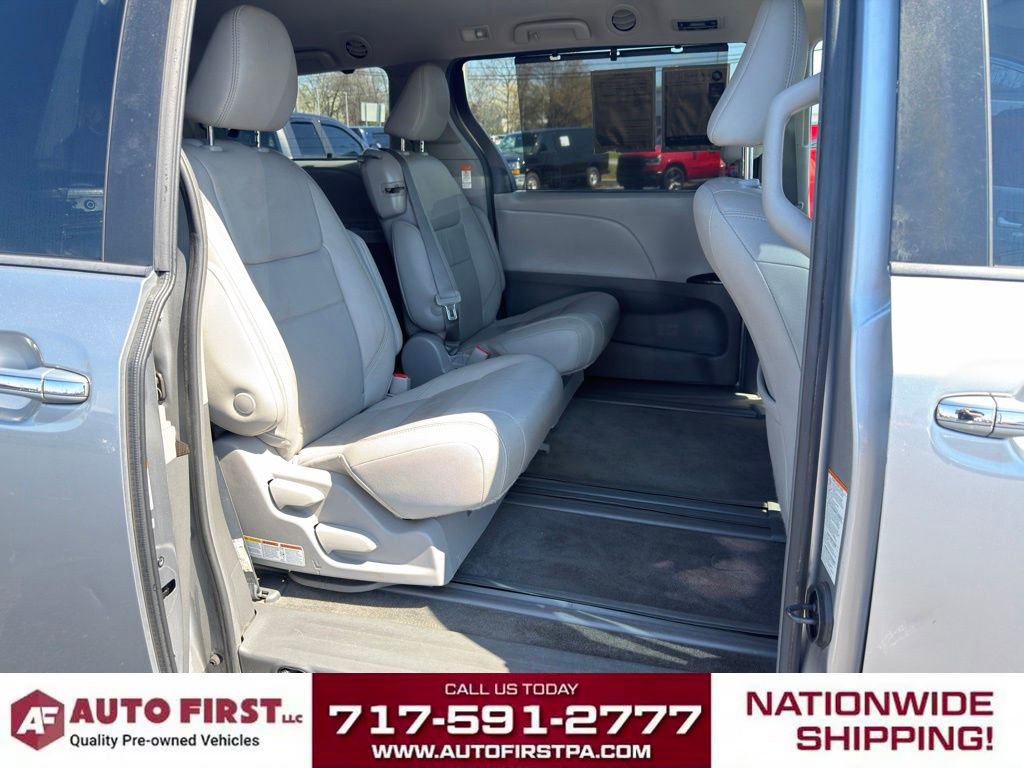 Used 2018 Toyota Sienna XLE w/ XLE Navigation Package FWD image 13