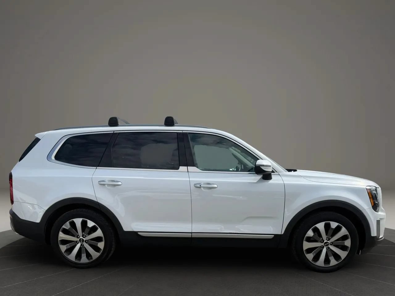 Used 2020 Kia Telluride S w/ S 8 Passenger Seating Package AWD/4WD image 4