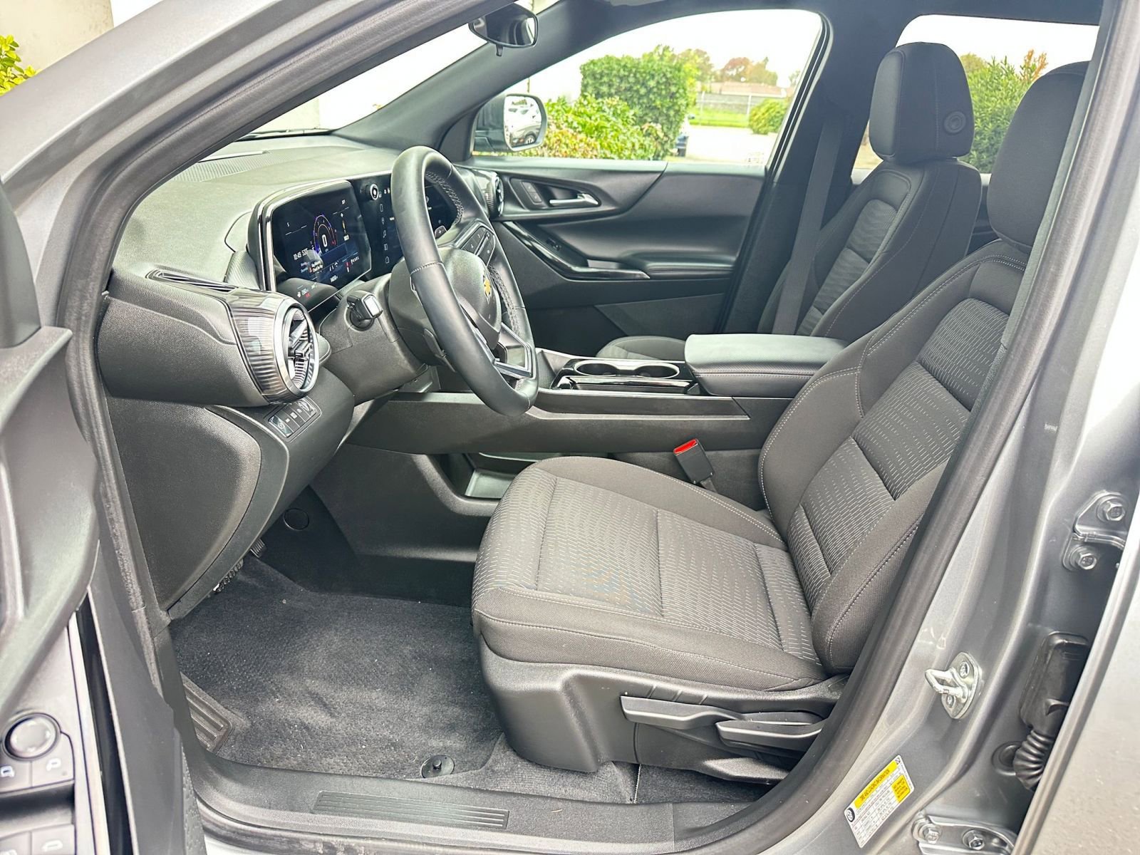 Used 2025 Chevrolet Equinox LT image 28