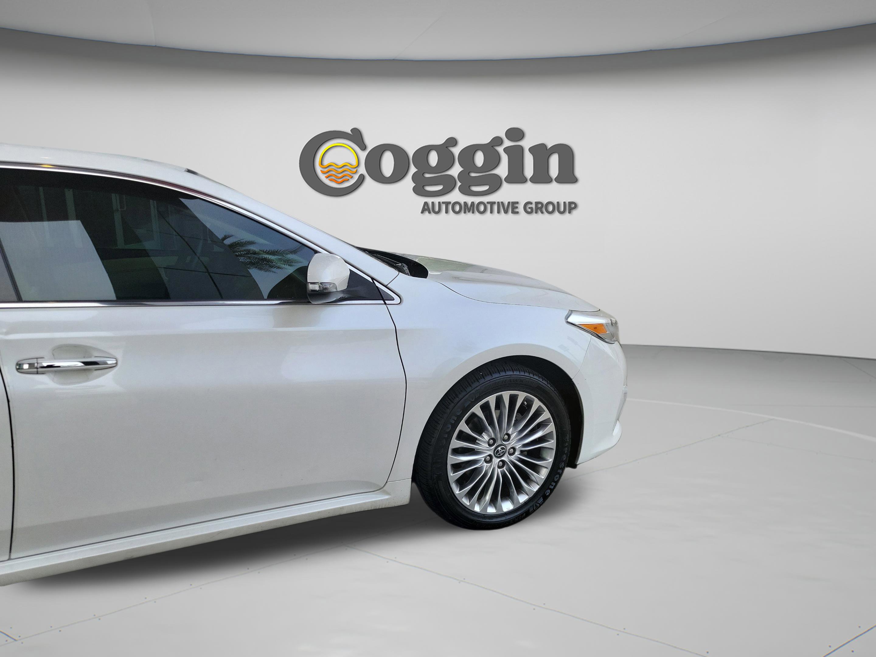 Used 2017 Toyota Avalon Limited FWD image 9