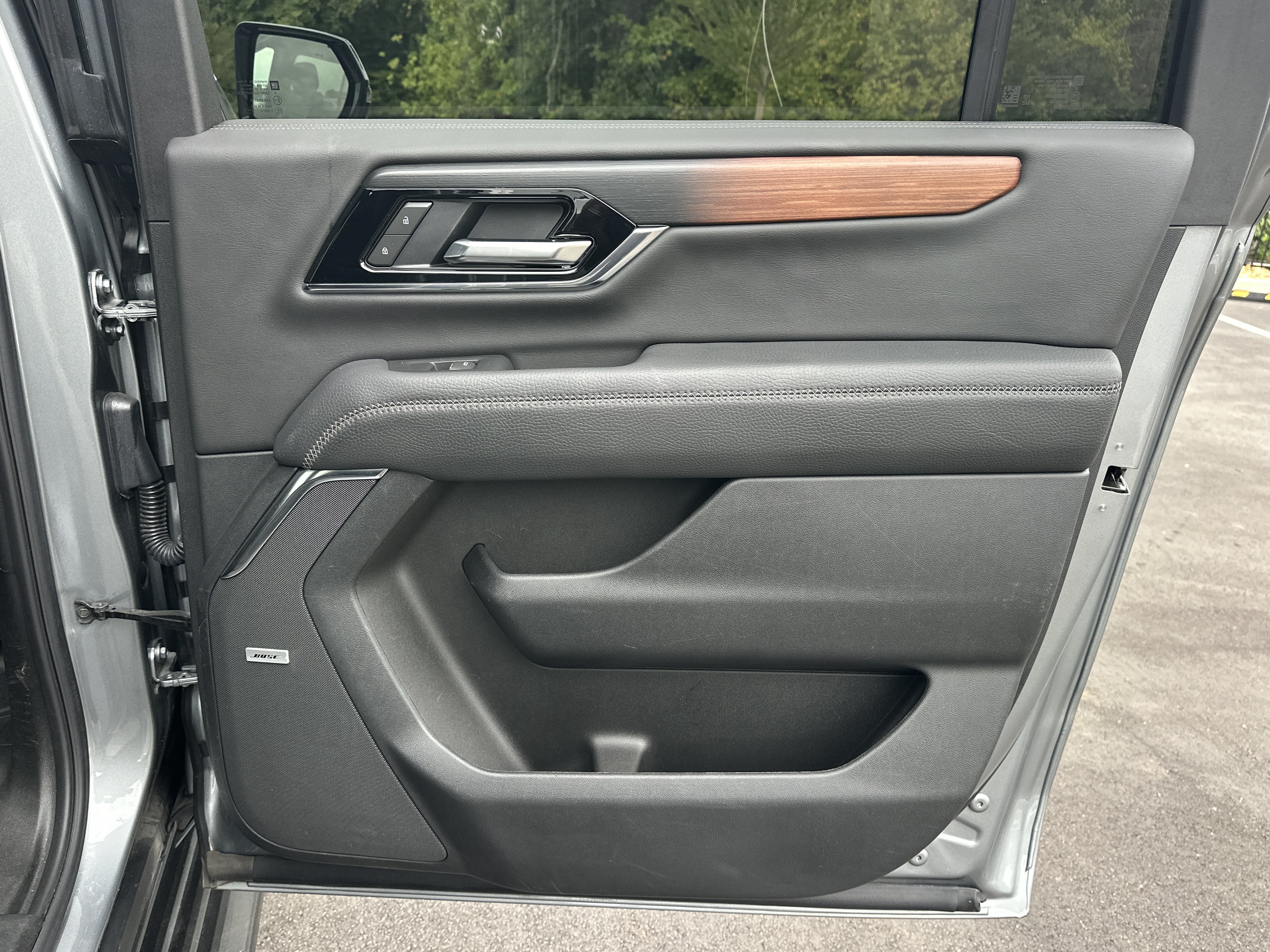 Used 2025 GMC Yukon XL Denali RWD image 16