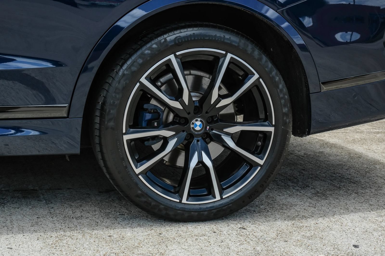 Used 2021 BMW X7 xDrive40i w/ M Sport Package AWD/4WD image 61