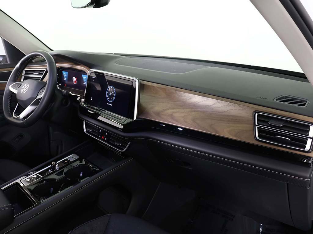Used 2024 Volkswagen Atlas SE image 30