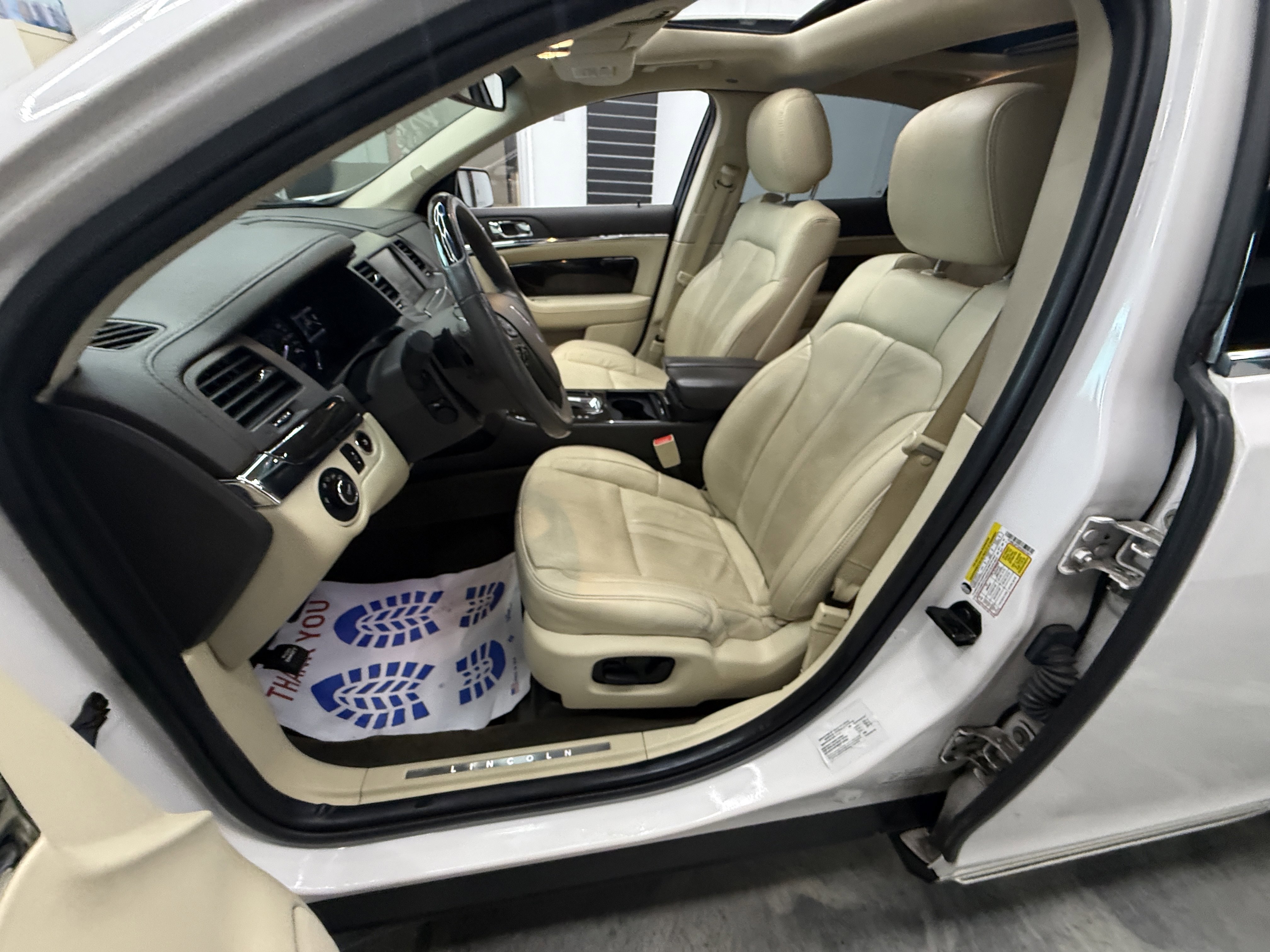 Used 2015 Lincoln MKS AWD w/ Technology Package image 12