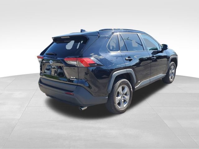 Used 2022 Toyota RAV4 XLE w/ Convenience Package AWD/4WD image 4