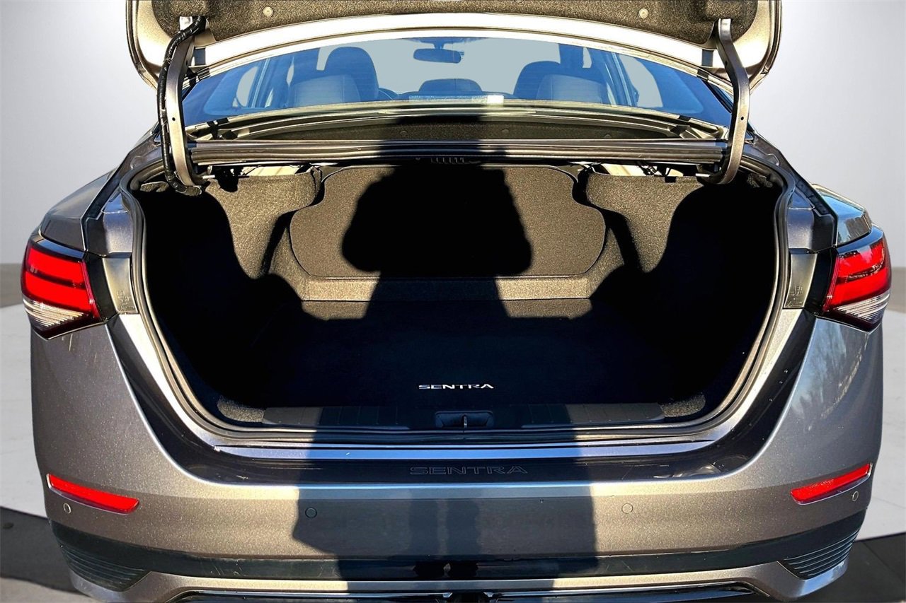 Used 2025 Nissan Sentra SR w/ SR Premium Package image 25