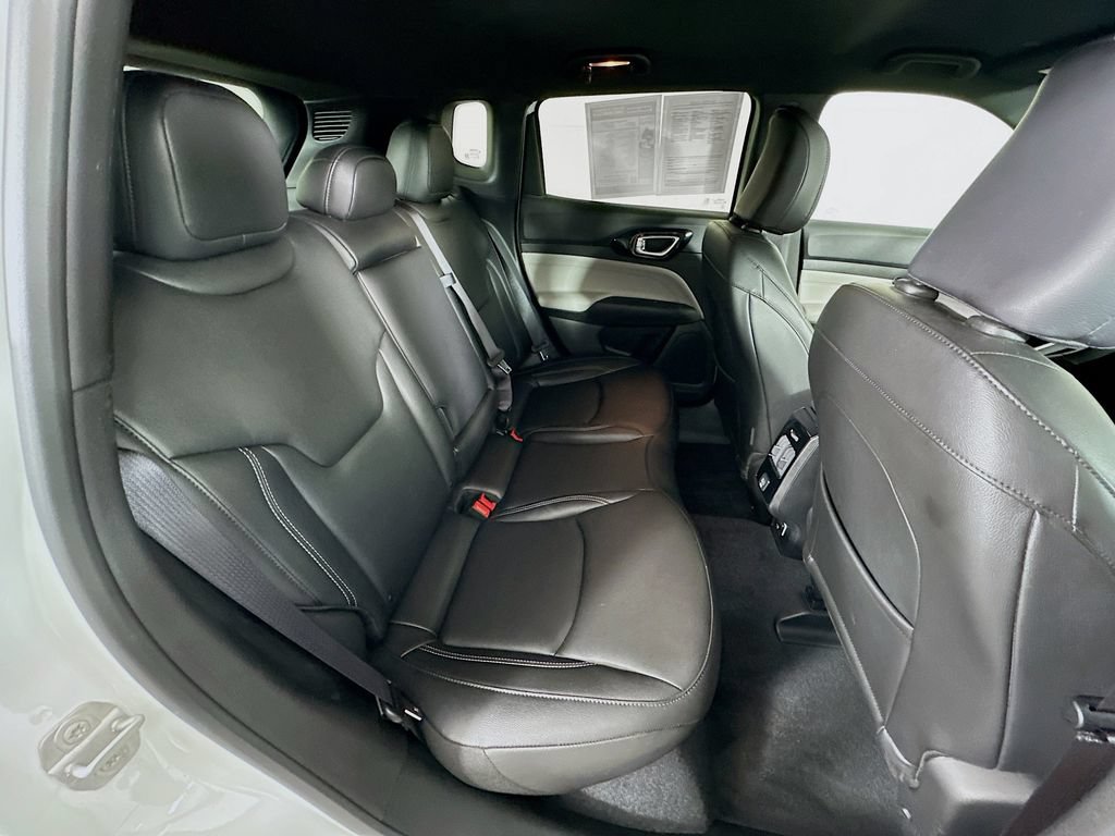 Certified 2025 Jeep Compass Limited AWD/4WD image 36
