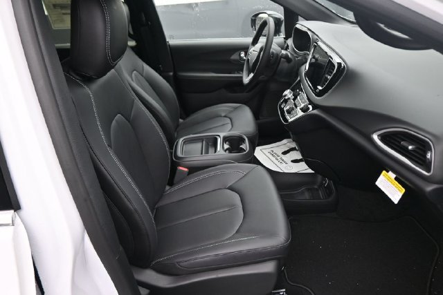 New 2027 Chrysler Pacifica LX FWD image 20
