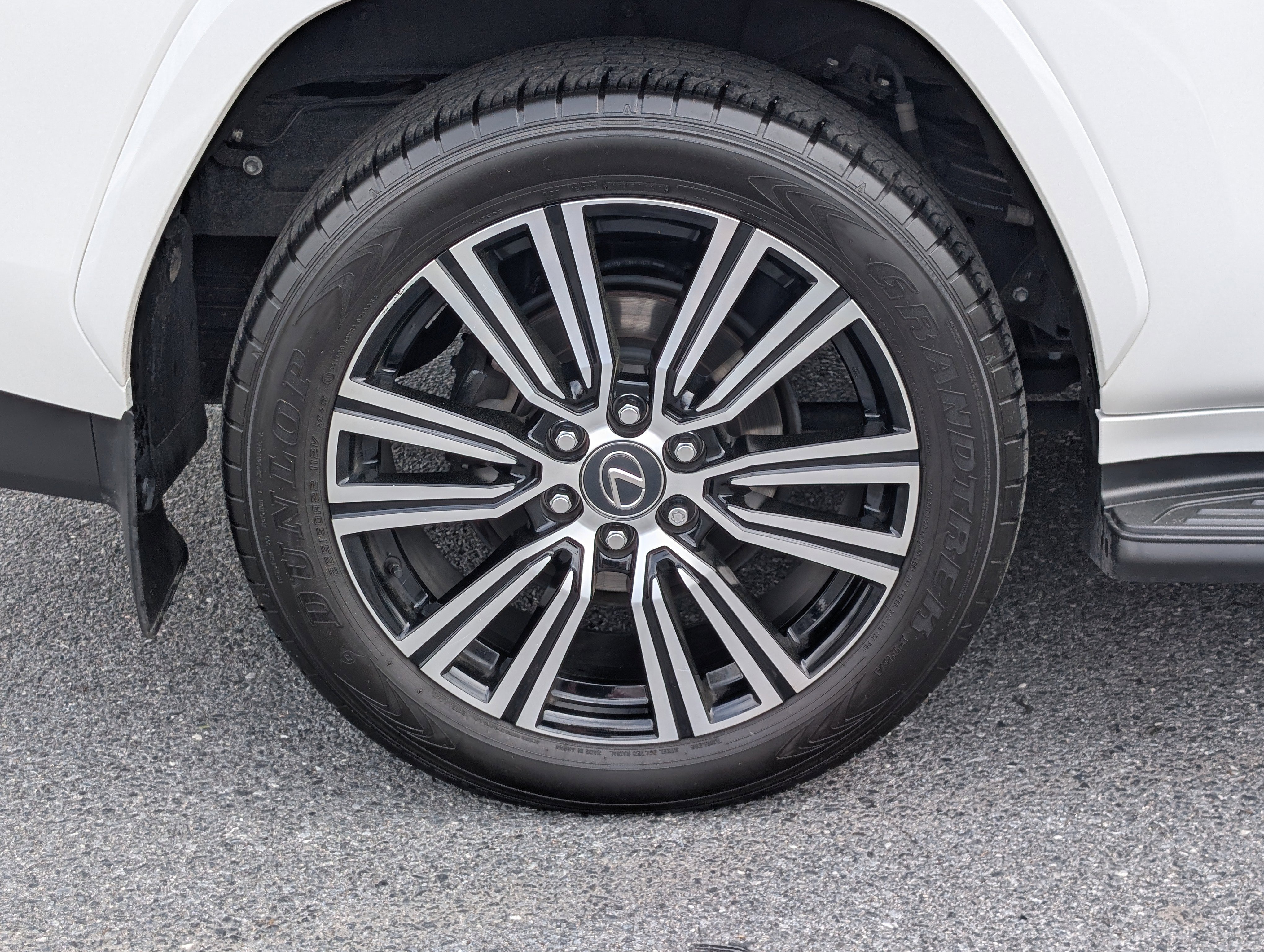 Used 2024 Lexus LX 600 4WD w/ Appearance Package image 10