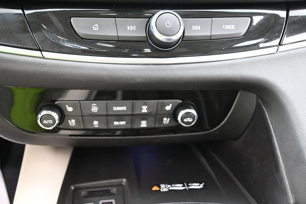Used 2022 Buick Enclave Avenir w/ Avenir Technology Package AWD/4WD image 13