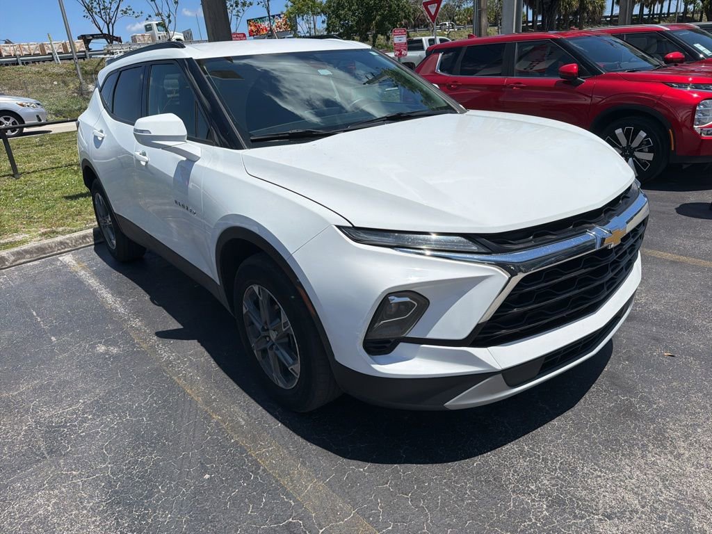 Used 2023 Chevrolet Blazer LT FWD image 2