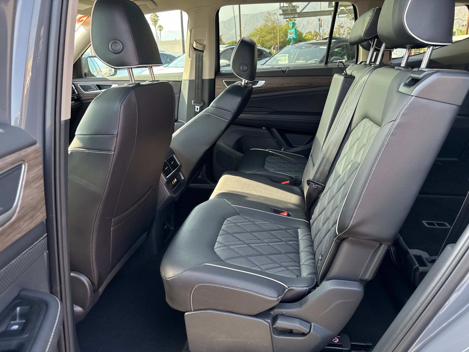 Certified 2025 Volkswagen Atlas SEL Premium R-Line image 13