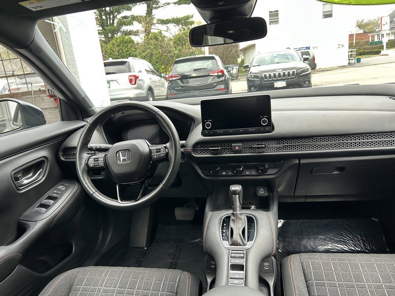 Used 2025 Honda HR-V Sport image 26