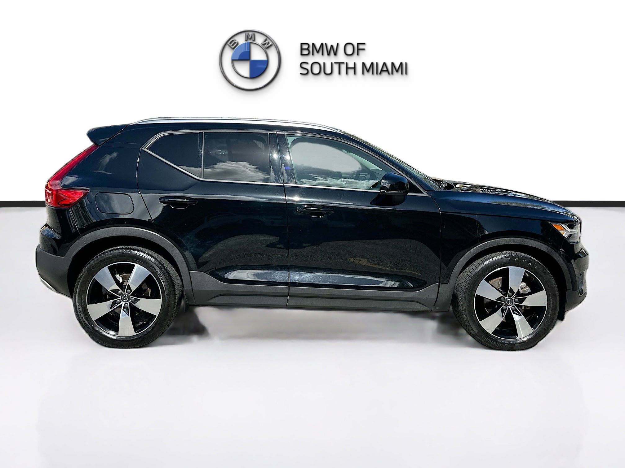 Used 2020 Volvo XC40 T5 Momentum w/ Protection Package Premier image 8
