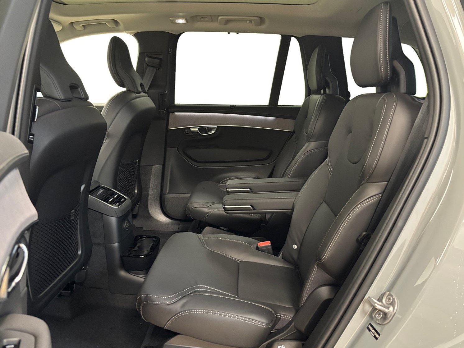 New 2026 Volvo XC90 T8 Ultra w/ Protection Package AWD/4WD image 13