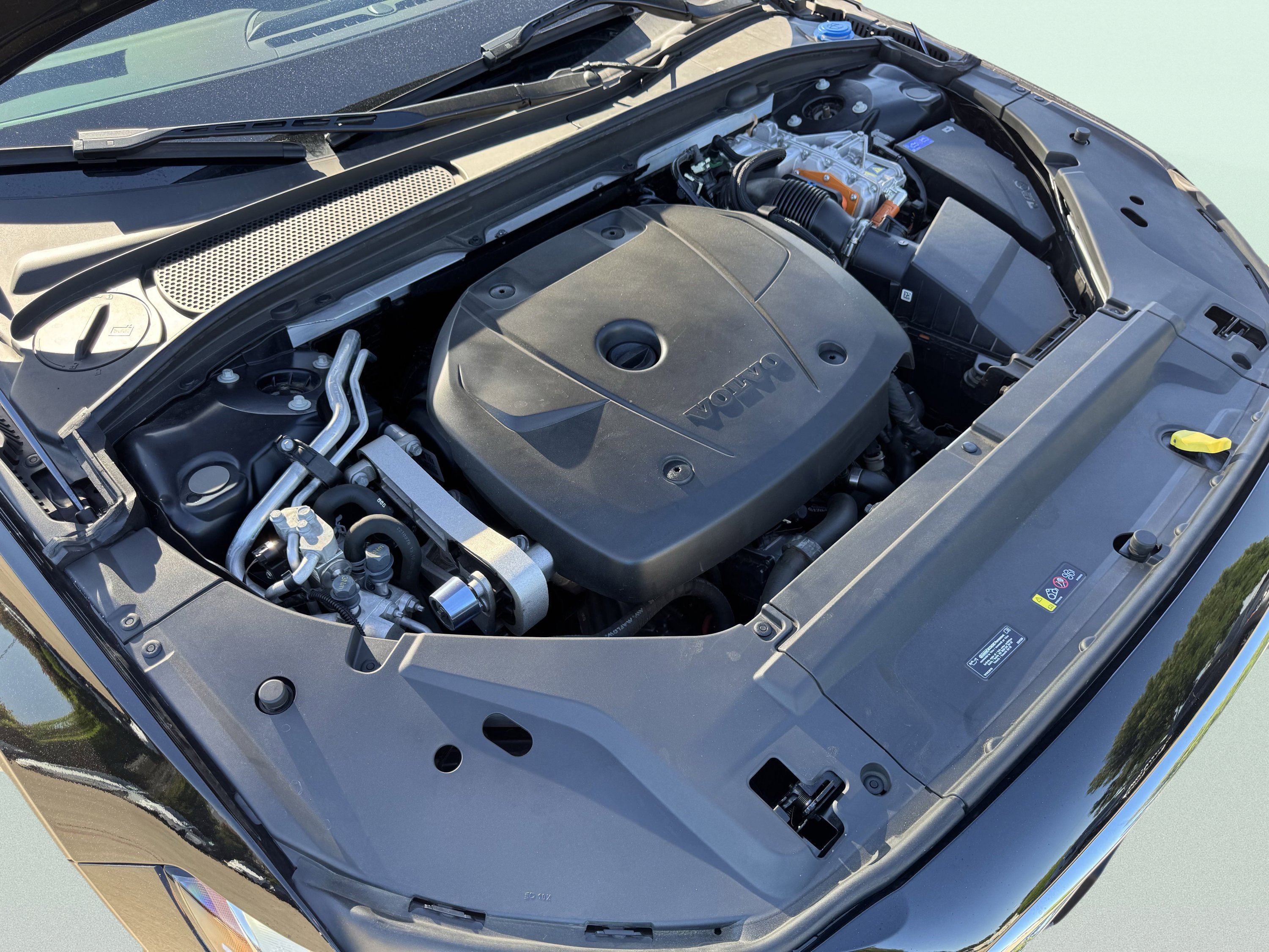 Used 2024 Volvo S90 T8 Ultimate w/ Lounge Package image 12