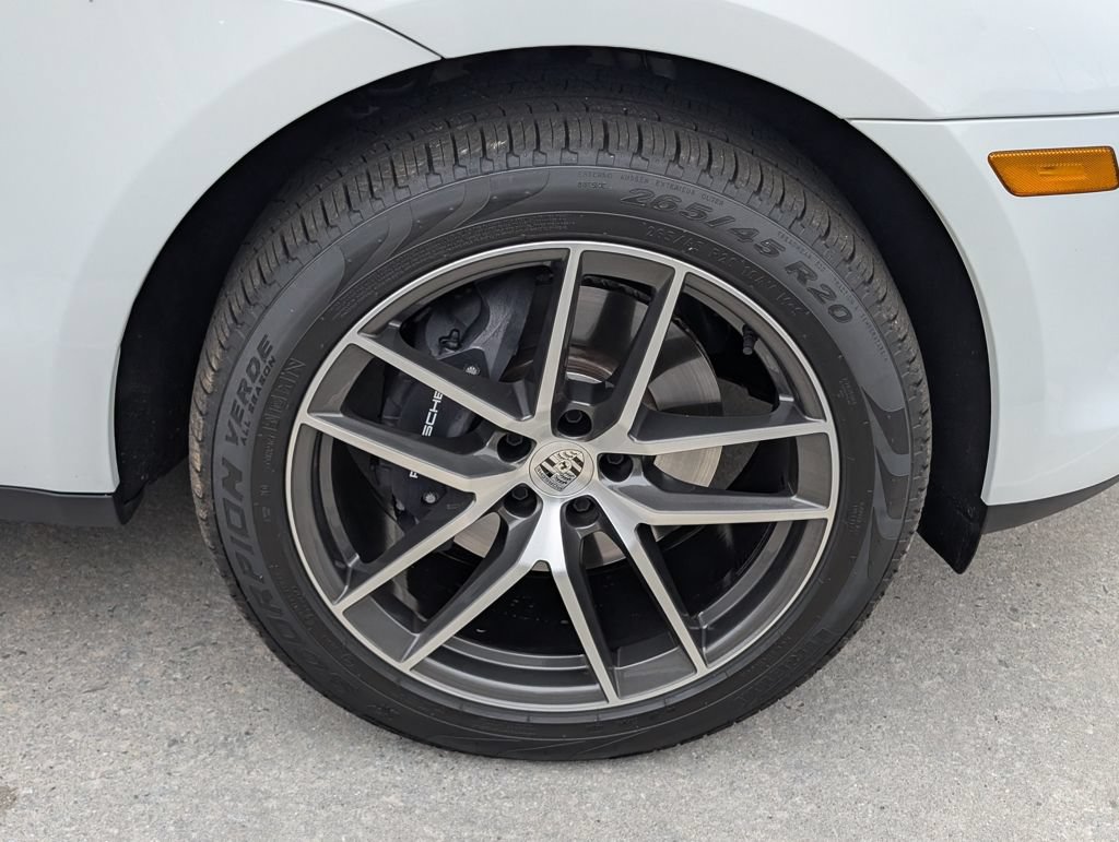 Certified 2025 Porsche Macan AWD/4WD image 27