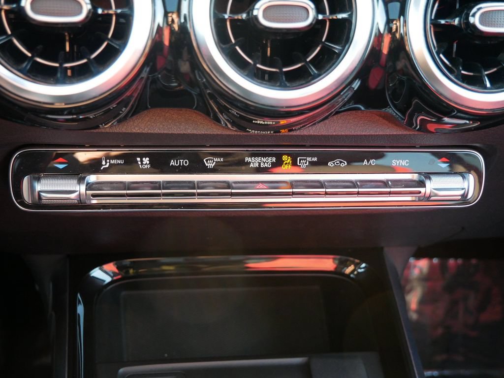 Used 2023 Mercedes-Benz GLB 250 4MATIC image 22
