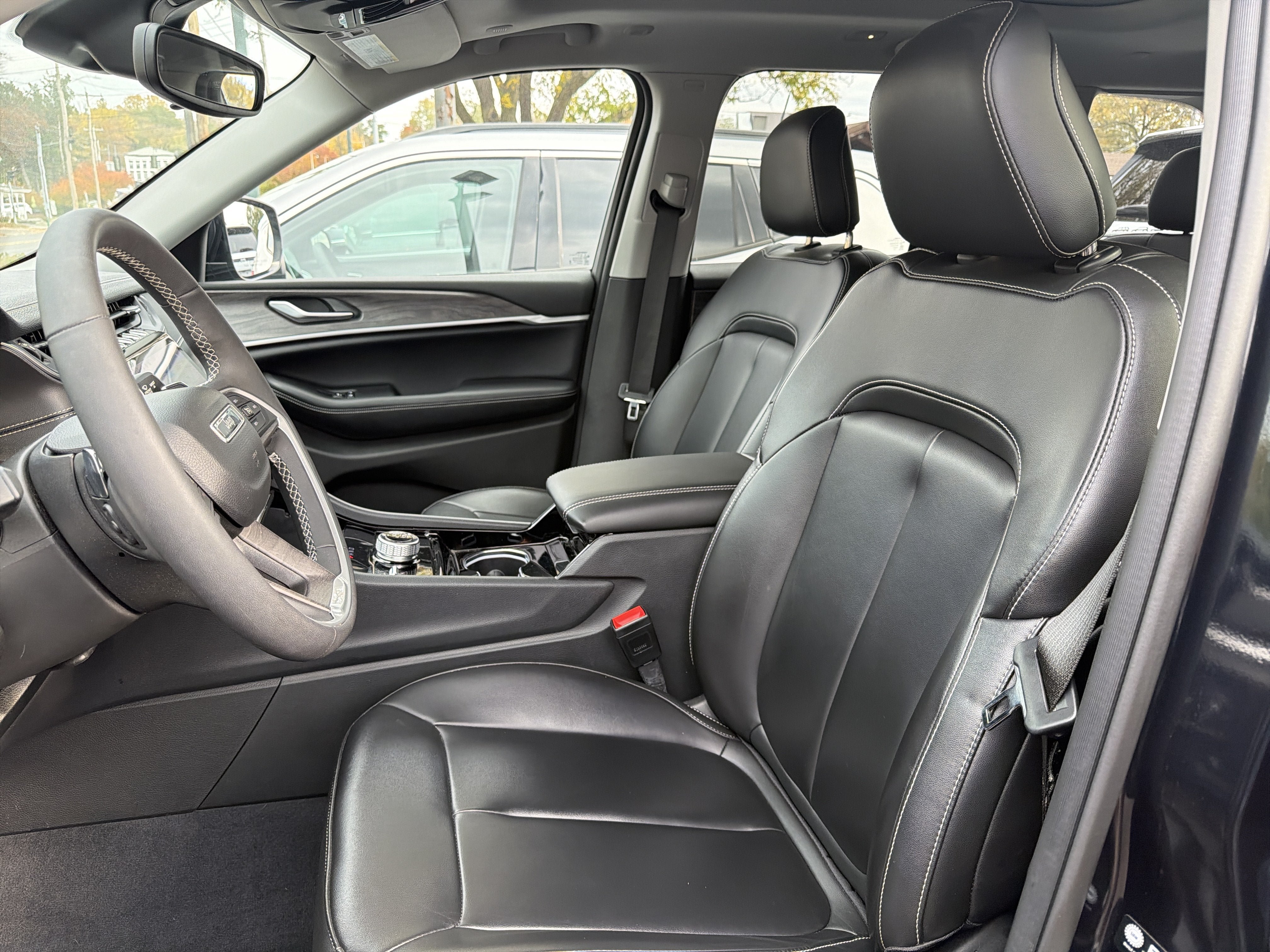 Used 2023 Jeep Grand Cherokee Limited AWD/4WD image 21