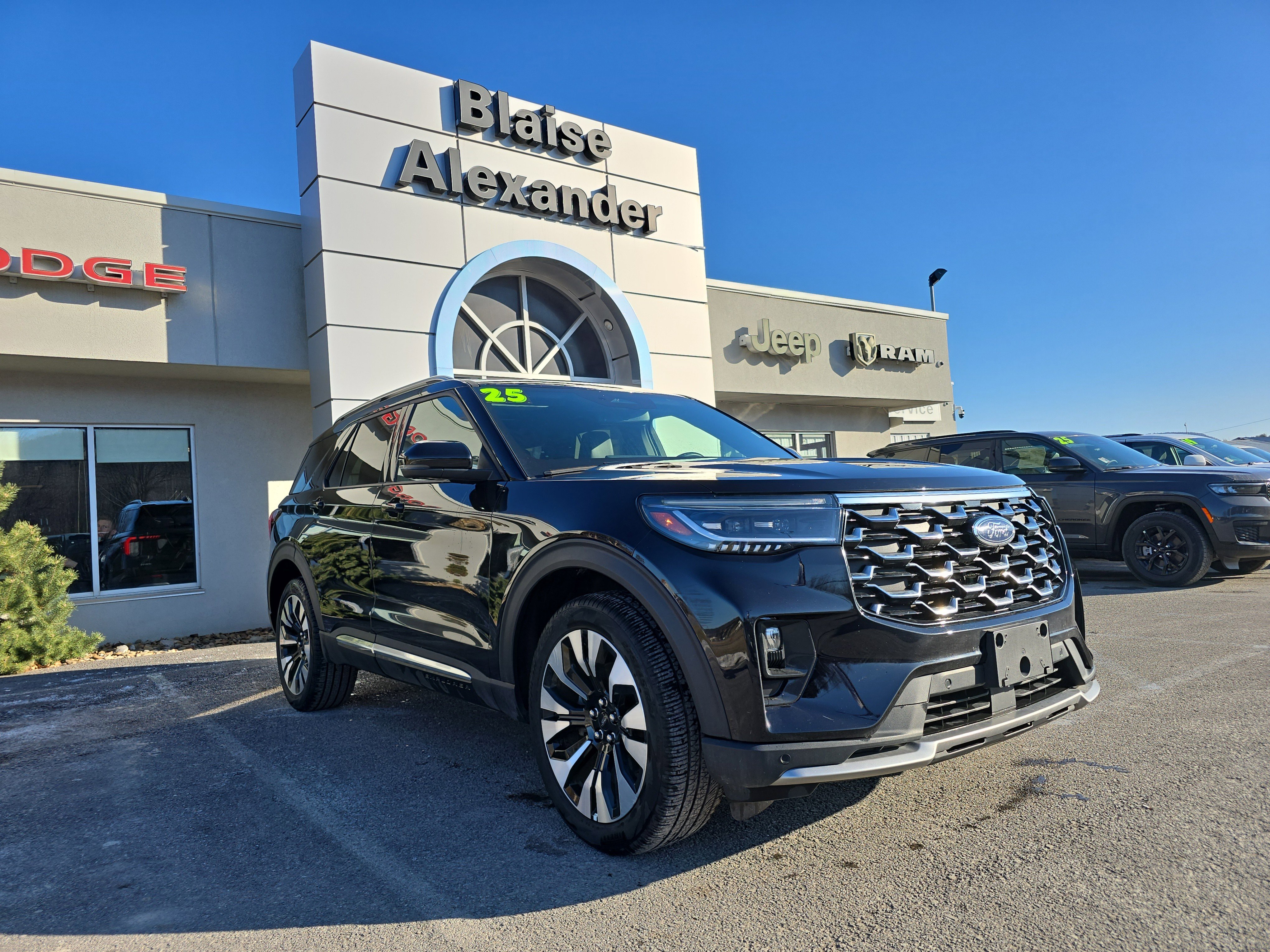 Used 2025 Ford Explorer Platinum w/ LUX Leather Package AWD/4WD image 1