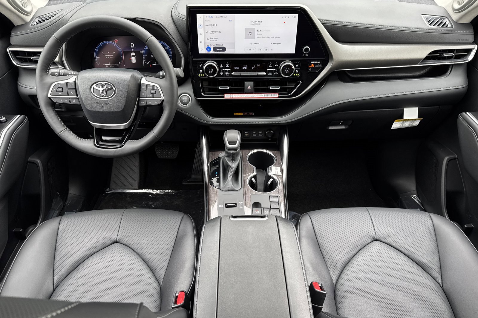 New 2025 Toyota Highlander Limited image 15