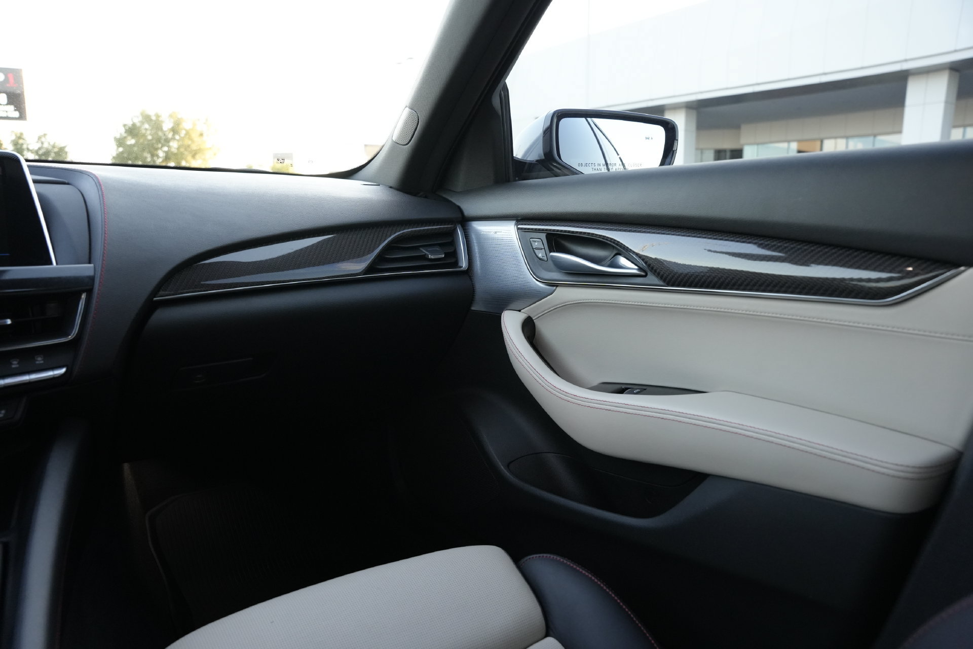 Certified 2025 Cadillac XT4 Sport FWD image 8