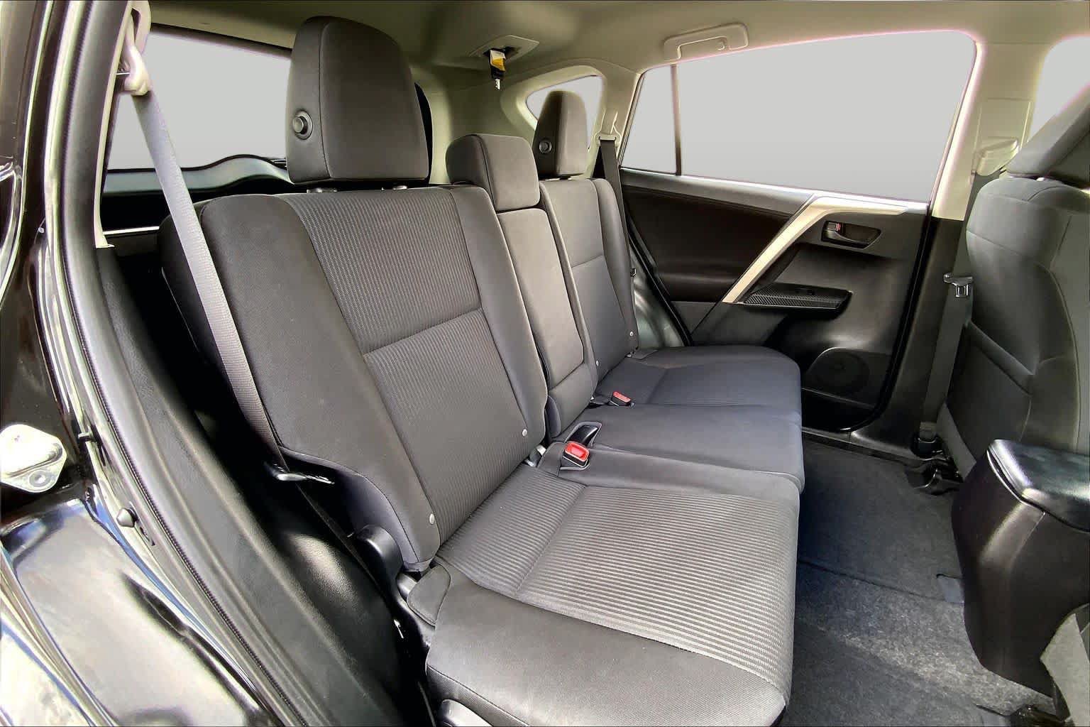 Used 2014 Toyota RAV4 LE FWD image 19