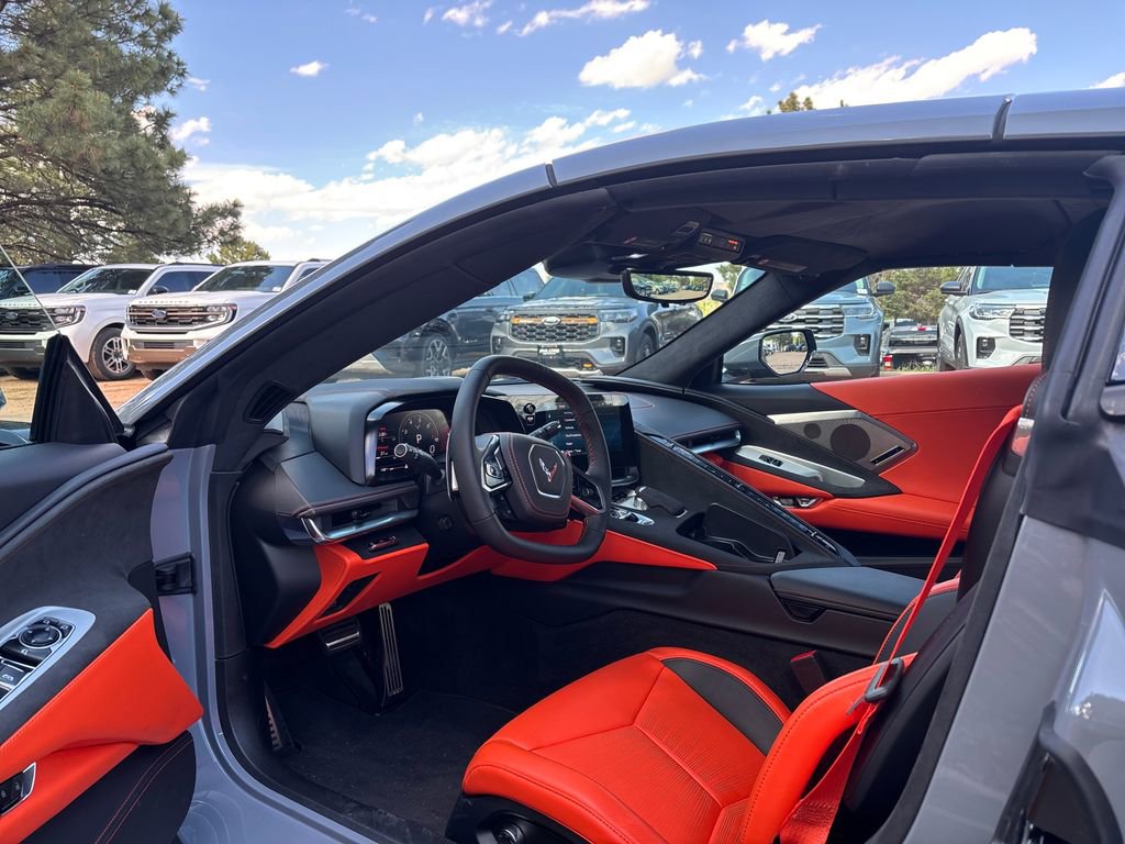 Used 2025 Chevrolet Corvette Stingray Premium Conv w/ Z51 Performance Package RWD image 9