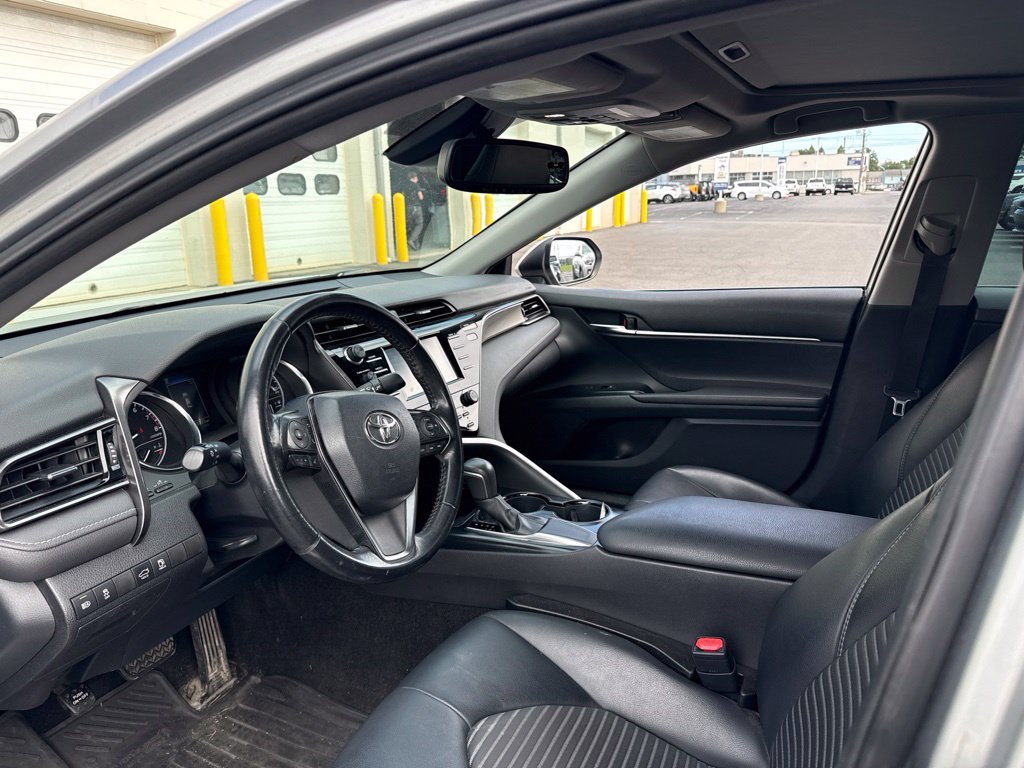 Used 2019 Toyota Camry SE w/ Convenience Package FWD image 10
