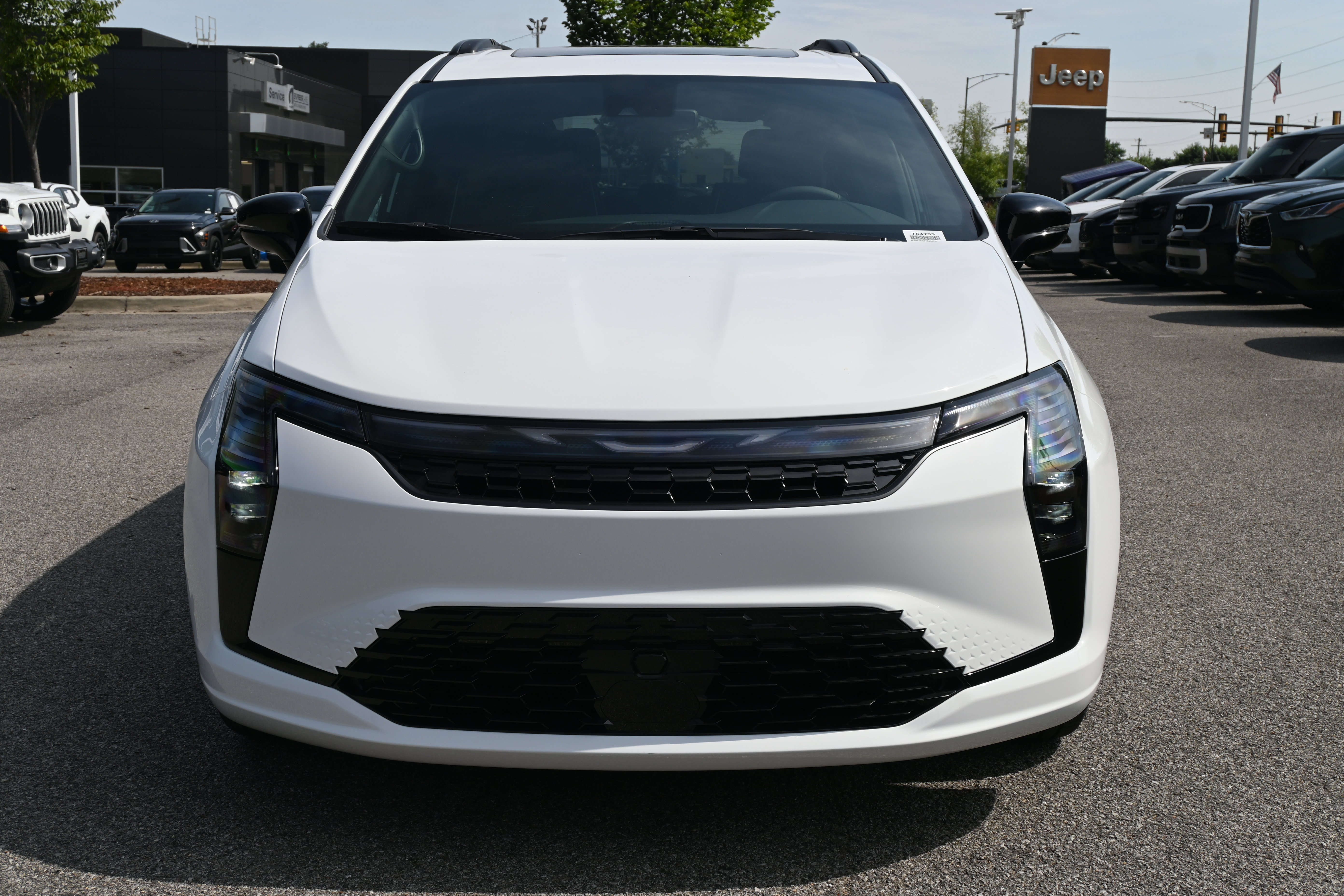 New 2027 Chrysler Pacifica Limited FWD image 3