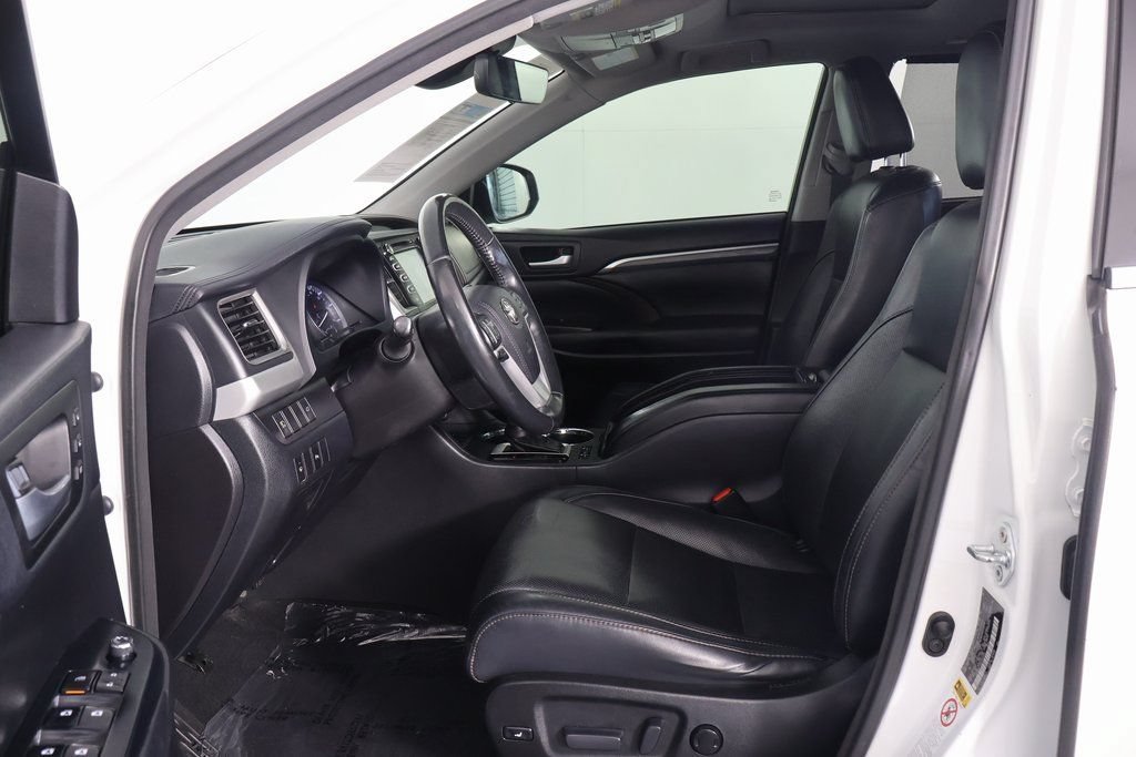 Used 2017 Toyota Highlander Limited w/ Carpet Mat Package AWD/4WD image 10