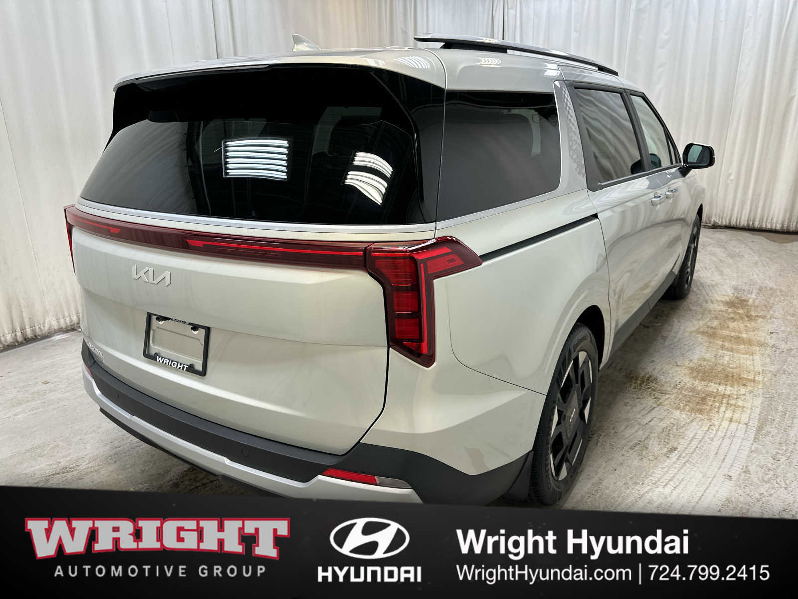 Used 2025 Kia Carnival EX FWD image 6