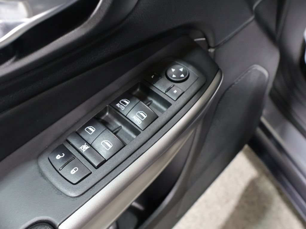 Used 2021 Jeep Cherokee Latitude Lux w/ Comfort/Convenience Group AWD/4WD image 14